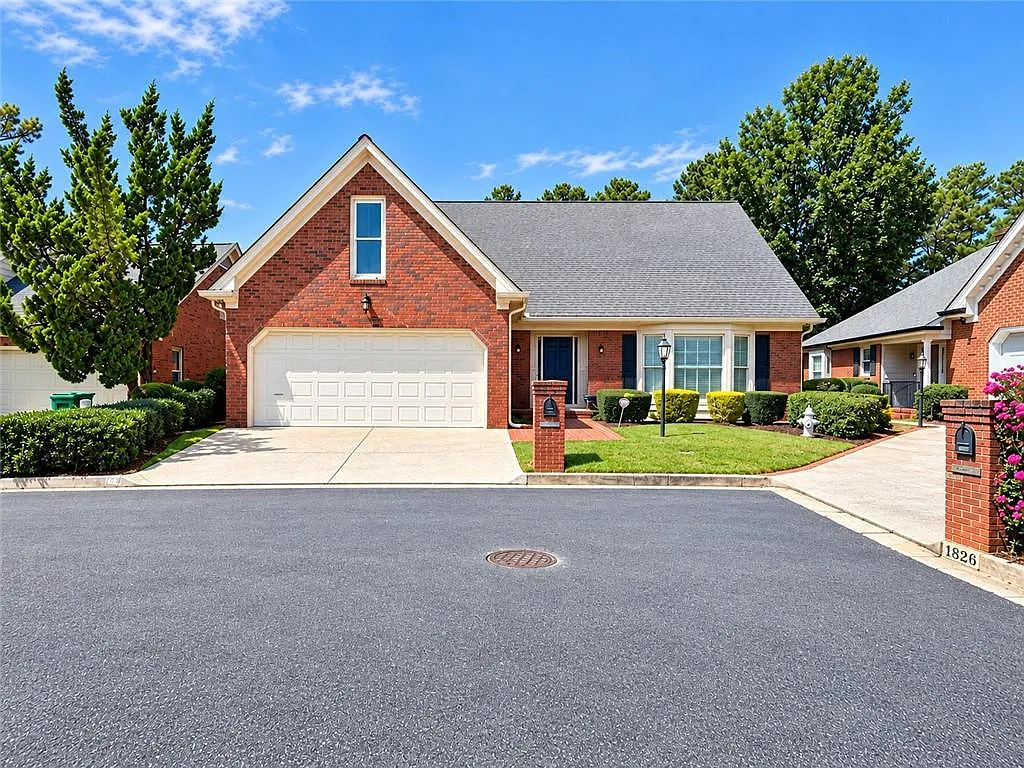 4 bed, 3.5 bath, 2300 sqft, $4,200 — Photo 1