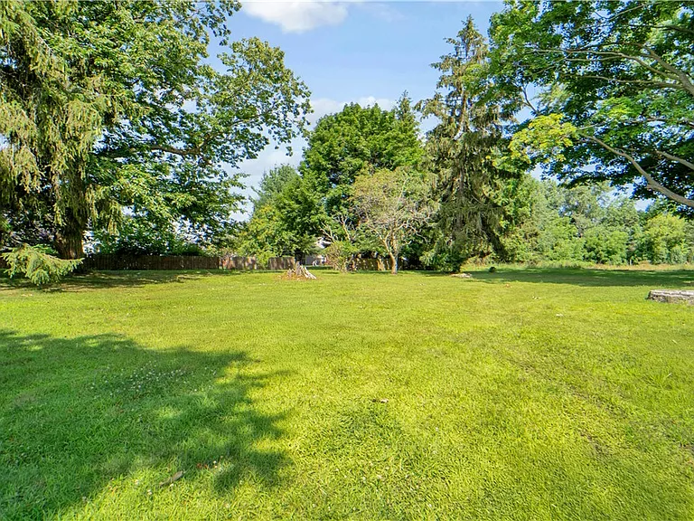 757 Five Mile Line Rd — Photo 33