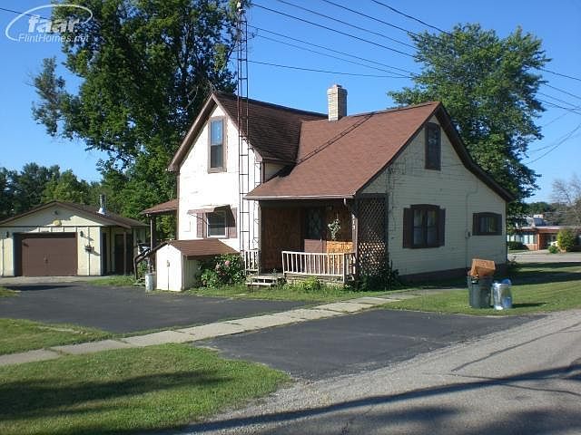 1st image of 215 Beecher St