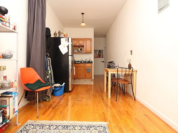 2nd image of 260 Jefferson St #2B