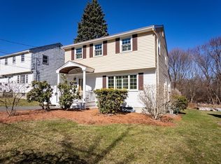 38 Grapevine Ave, Lexington, MA 02421