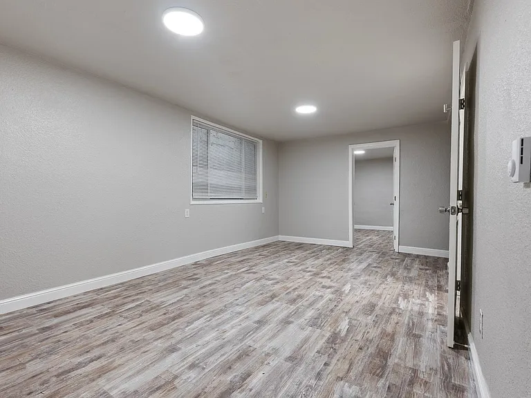 3812 R St — Photo 4