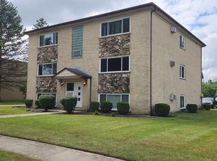 538 Eichler Dr APT 2N, West Dundee, IL 60118