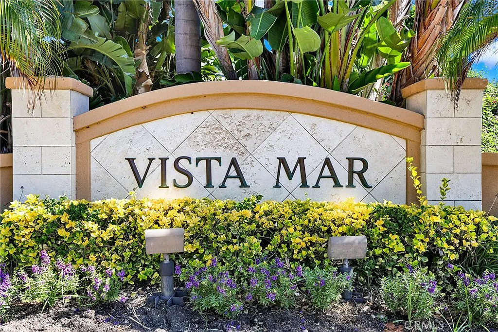 4 bed, 2.5 bath, 2105 sqft, $6,050 — Photo 3