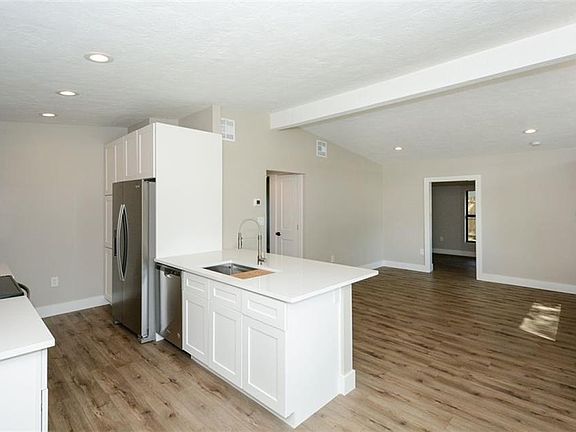 5th image of 3873 Prado Dr