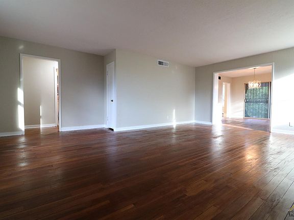 3rd image of 841 E Dayton Ave