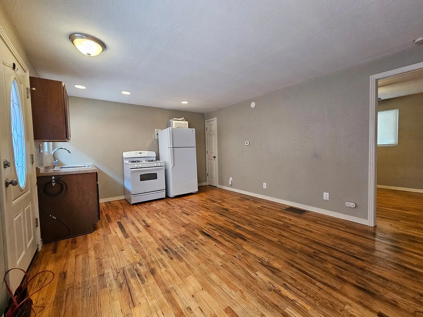 Highlands/Stadium Area Great Sized 1 Bedroom with Beautiful Hardwood Floors, Reserved Parking, Ex... — Photo 2