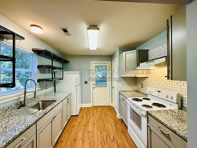 408 S 7th St — Photo 8