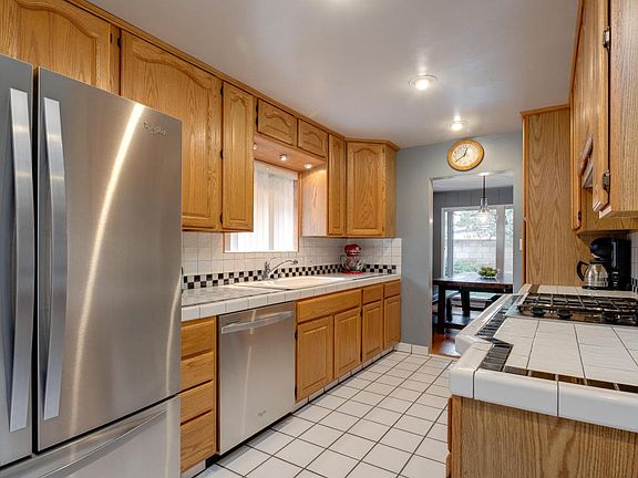 3rd image of 1135 N Michillinda Ave