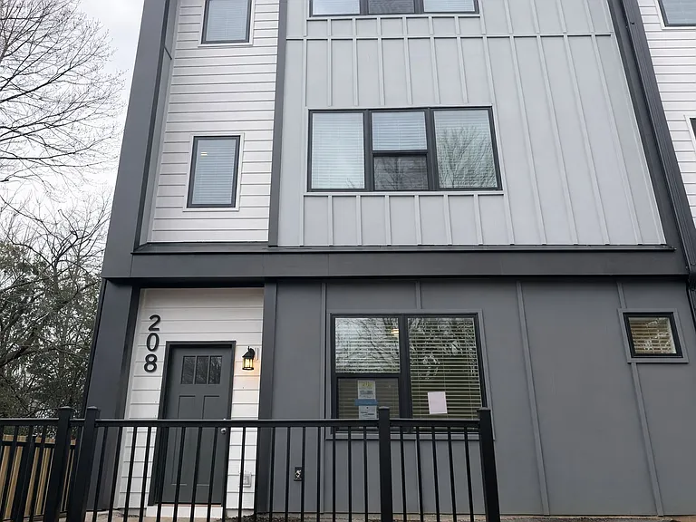 208 Nelson Ave — Photo 3