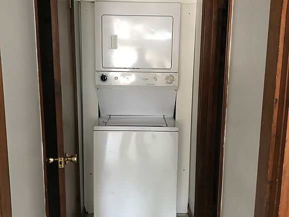 3rd image of 718 1/2 E 8th St