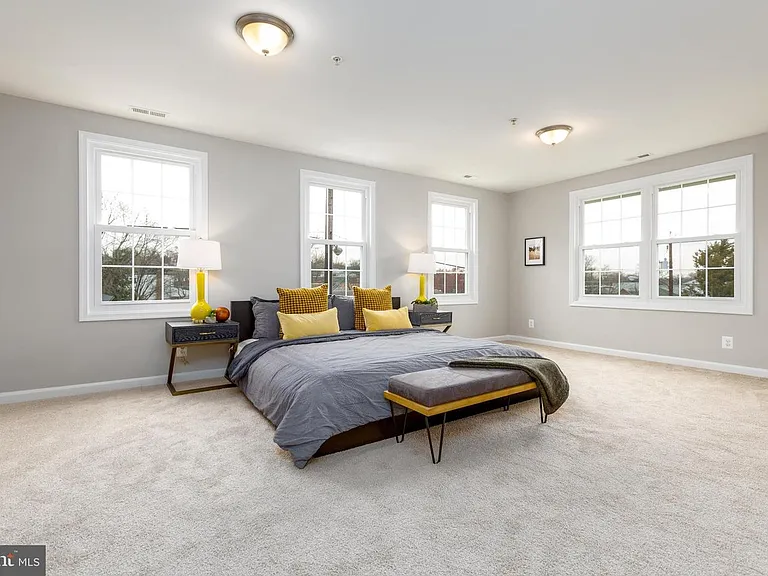 5044 Meade St NE — Photo 21