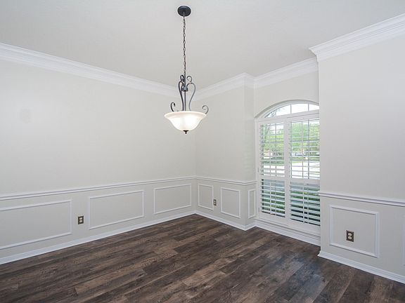 4th image of 705 Eagle Lakes Dr