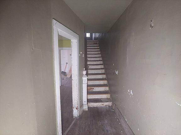 5th image of 147-49 Corning Ave W