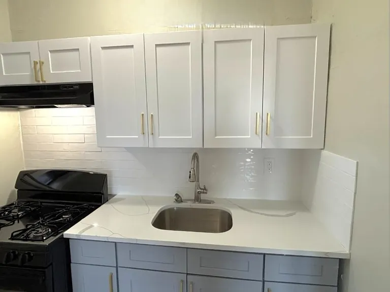245-244 Roseville Ave #203A — Photo 1