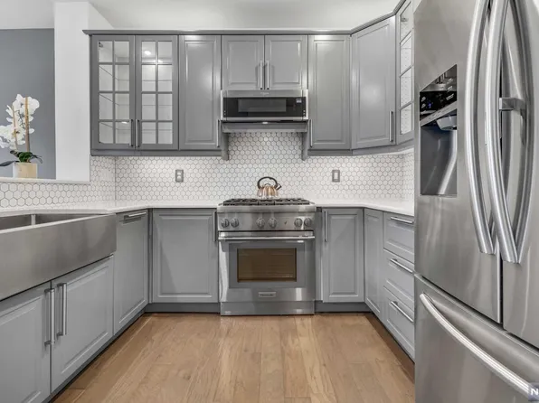 7 Veterans Dr, Wood Ridge, NJ 07075