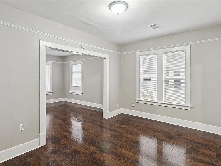 1013 E Seiler Ave — Photo 5