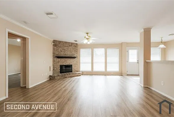 5 bed, 2432 sqft, $3,109 — Photo 3