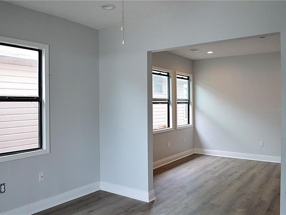 5th image of 8504-06 Apple St