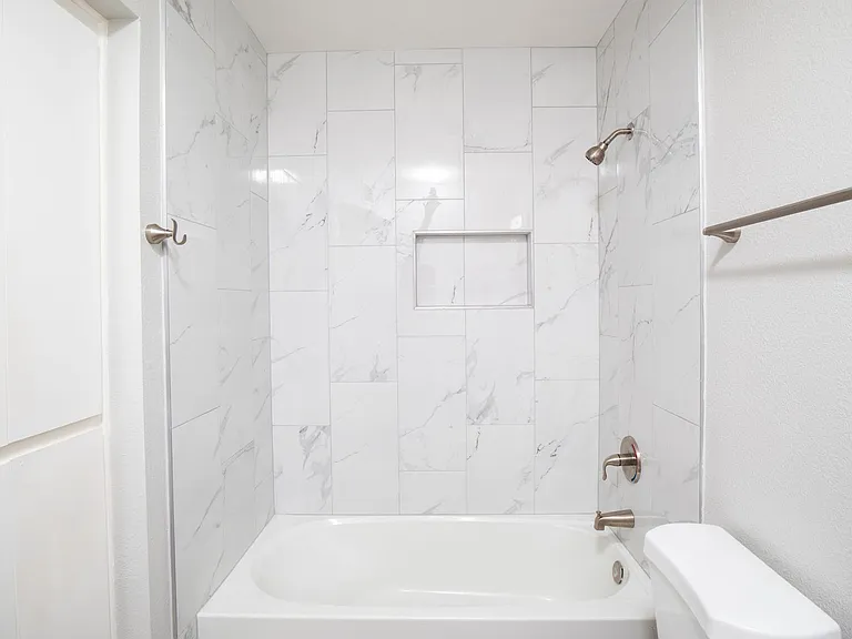 2122 W Augusta Ave #3 — Photo 46