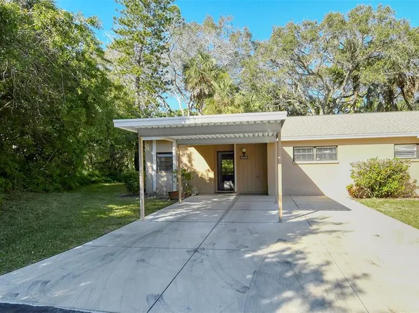 5049 Village Gardens Dr #16, Sarasota, FL 34234