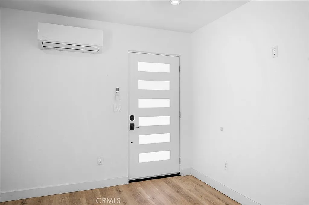Building Photo - 2129 N Pepper St #101