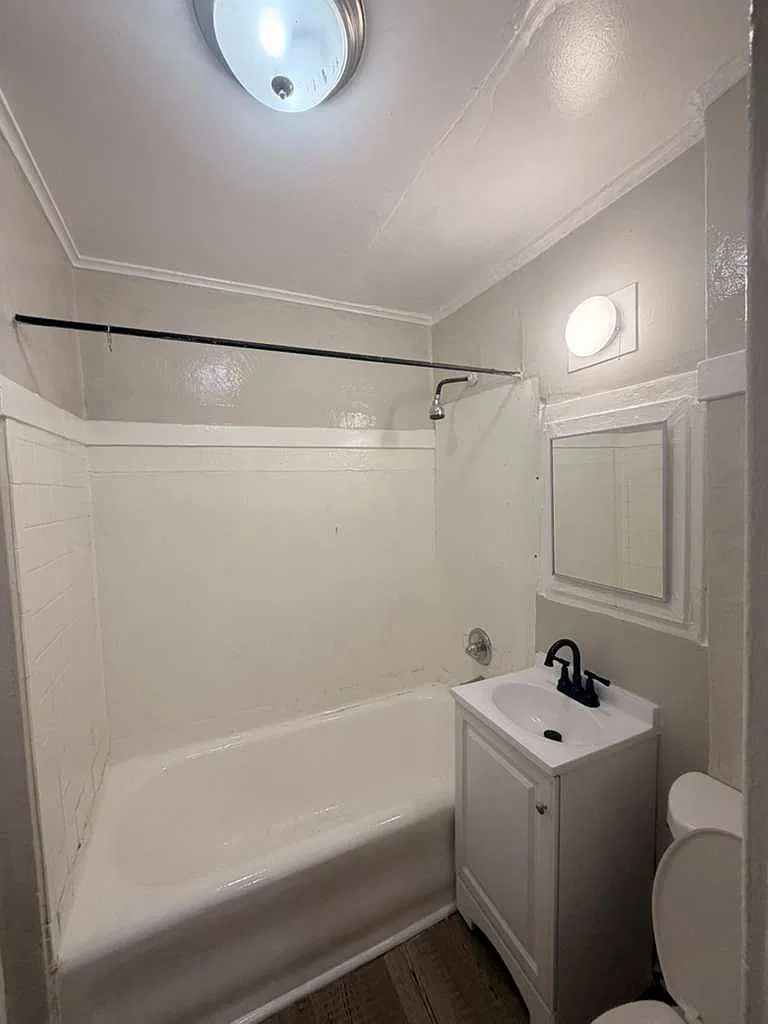 Studio, 800 sqft, $1,219 — Photo 2