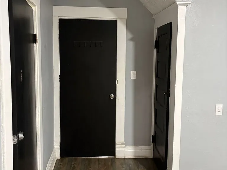 724 W Elm St — Photo 57