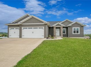 120 Wood Ridge Rd, Anamosa, IA 52205