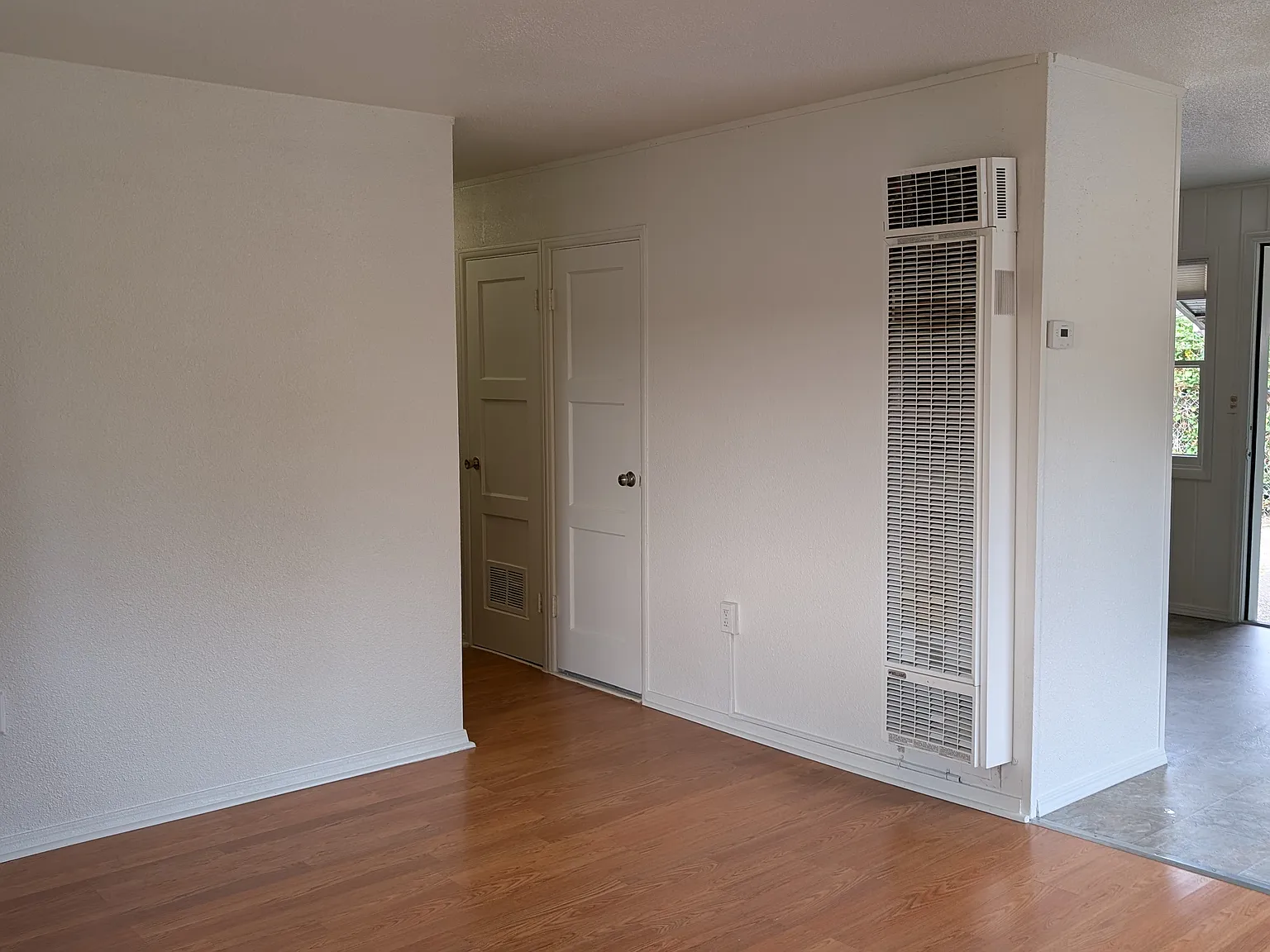 3 bed, 986 sqft, $1,800 — Photo 3