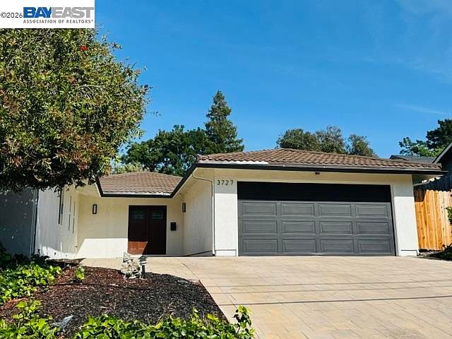 1st image of 3727 Northridge Dr