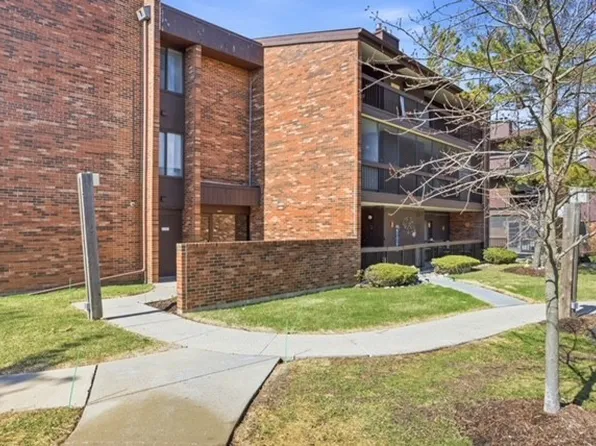 14517 Sussex Ct Penthouse 1, Oak Forest, IL 60452