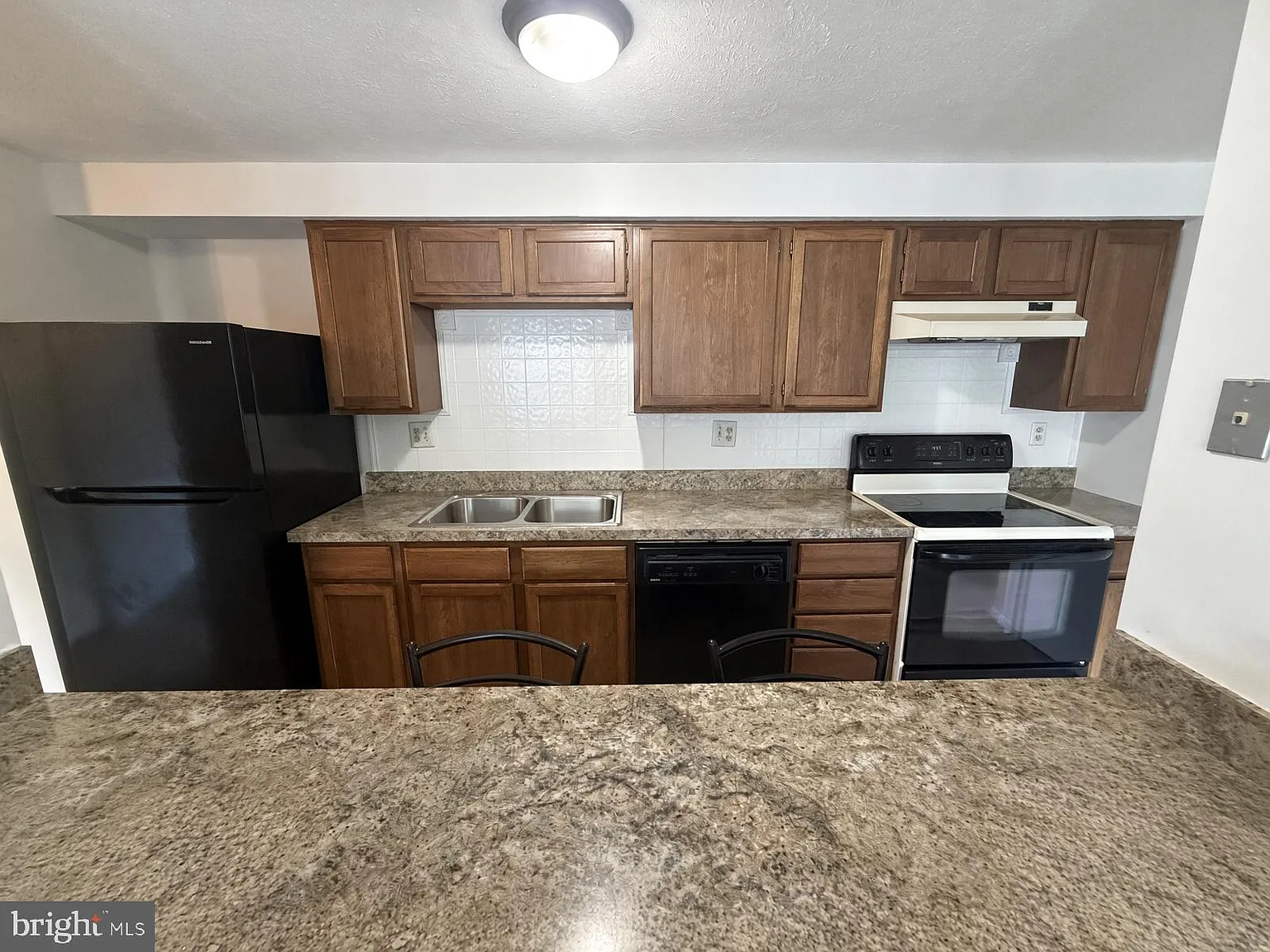 2 bed, 1011 sqft, $2,400 — Photo 2