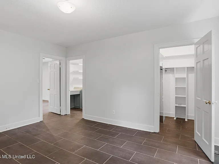 4047 Robin Dr — Photo 20