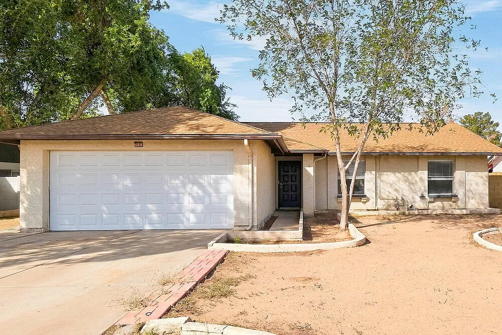 3 bed, 2.0 bath, 1338 sqft, $1,905 — Photo 1