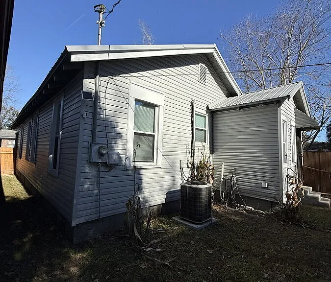 1003 W 46th St — Photo 22