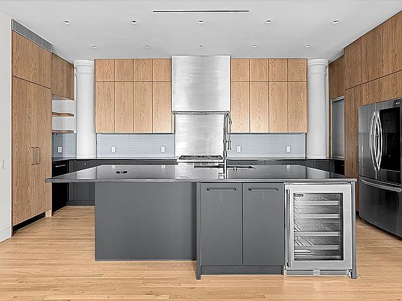 3rd image of 116 W 14th St APT 10S