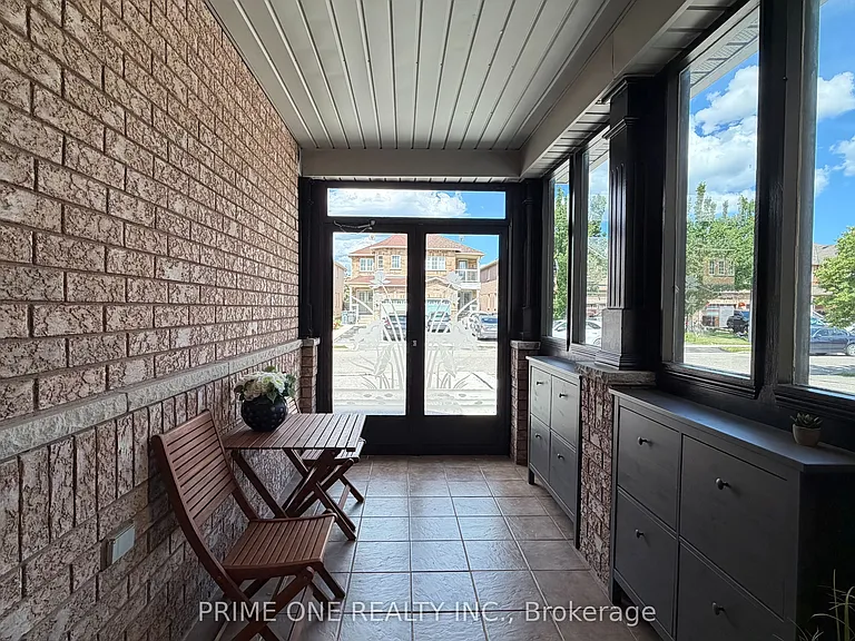 7124 Village Walk — Photo 4