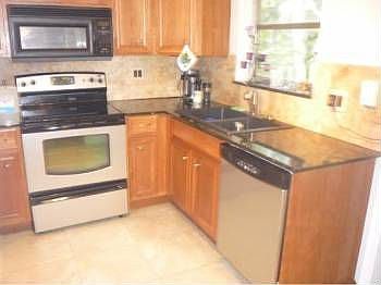 4th image of 5711 Coco Palm Dr