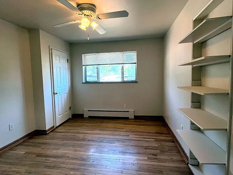 895 Holland St — Photo 5