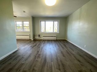 16902 19th Ave, Flushing, NY 11357