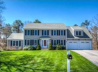 12 Grandwood Dr, Forestdale, MA 02644