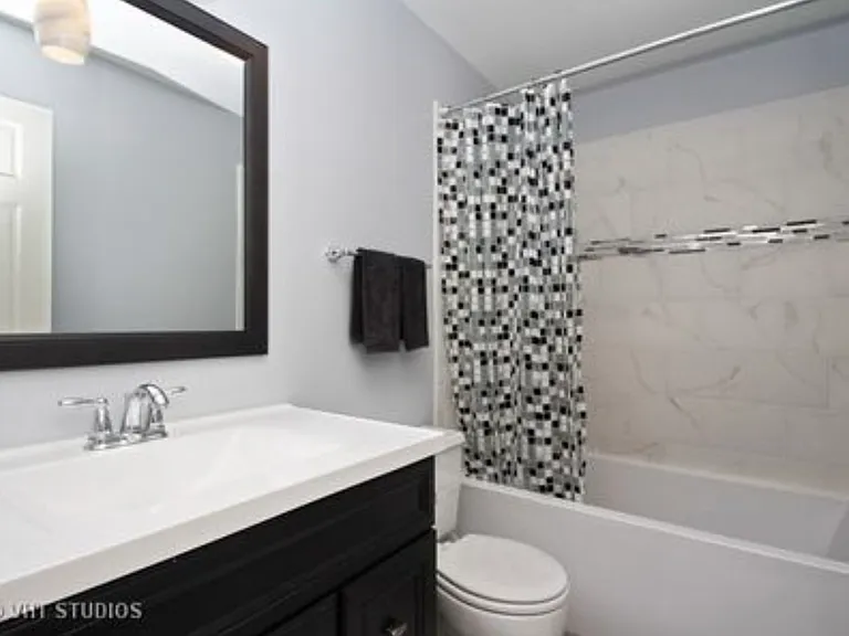 301 W Golf Rd — Photo 8
