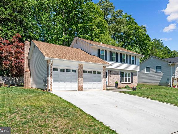 3rd image of 397 Westbury Dr