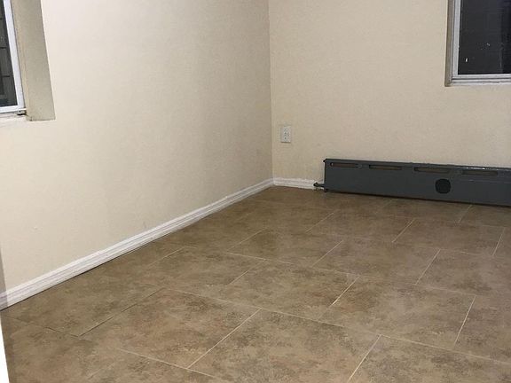 2nd image of 1326 Warren Ave