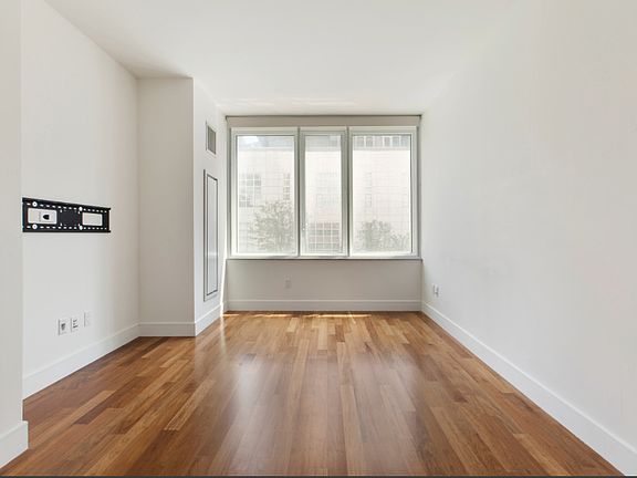 4th image of 250 E 53rd St APT 405