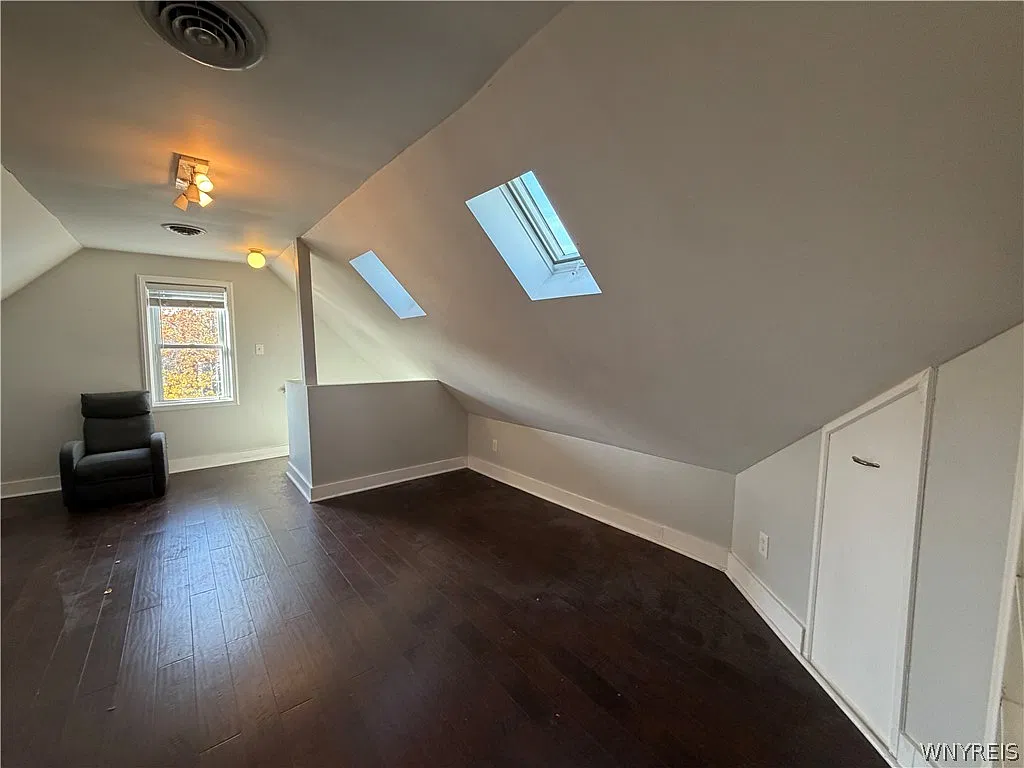 2 bed, 1.0 bath, 728 sqft, $1,350 — Photo 4