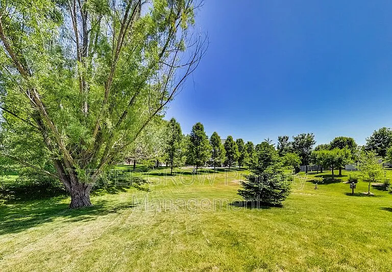 1047 Andrew Ct — Photo 43