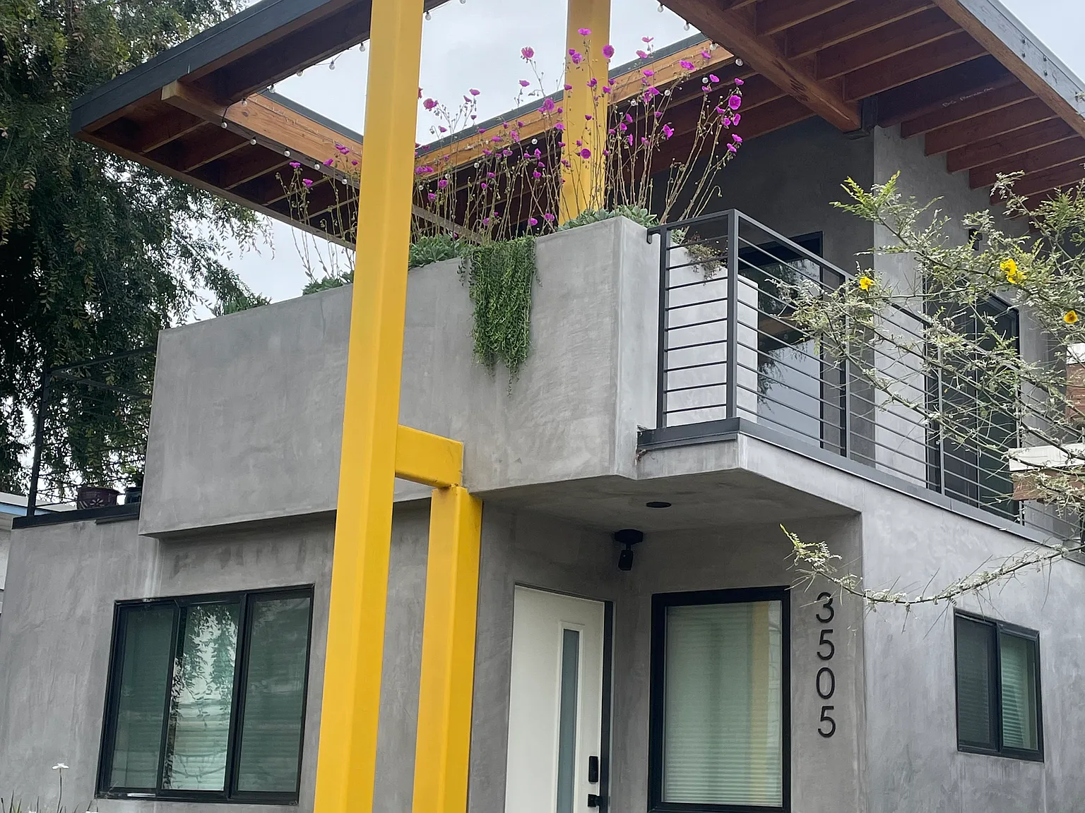 Studio, 500 sqft, $2,500 — Photo 1