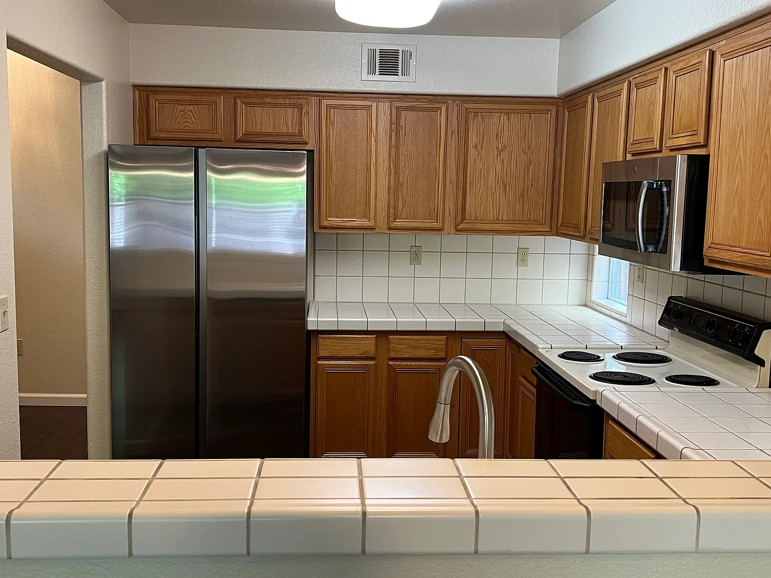 3 bed, 2.5 bath, 1471 sqft, $4,200 — Photo 3
